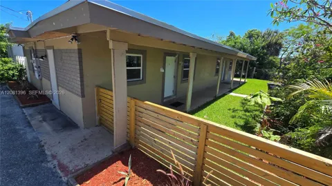 4000 Greenwood Ave #2