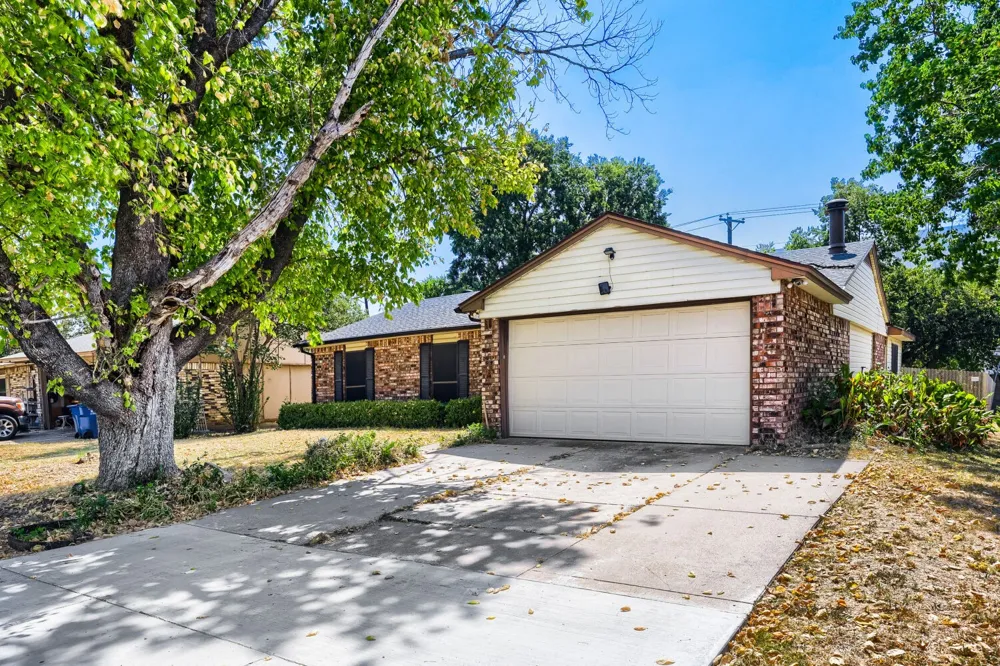 704 Fort Worth Street Mansfield, TX 76063