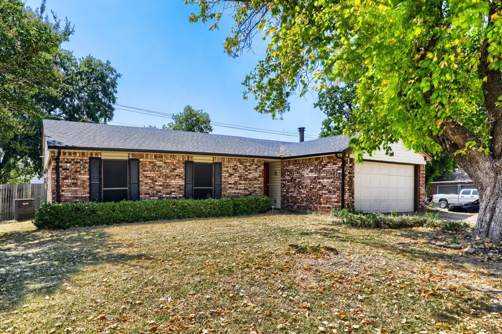 704 Fort Worth Street Mansfield, TX 76063