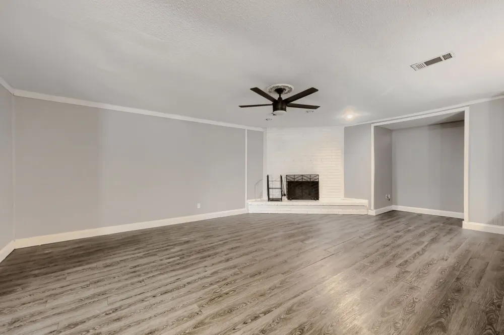 704 Fort Worth Street Mansfield, TX 76063