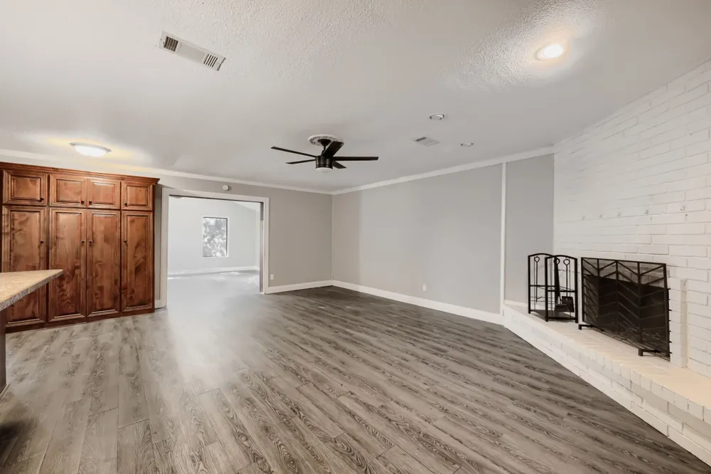 704 Fort Worth Street Mansfield, TX 76063