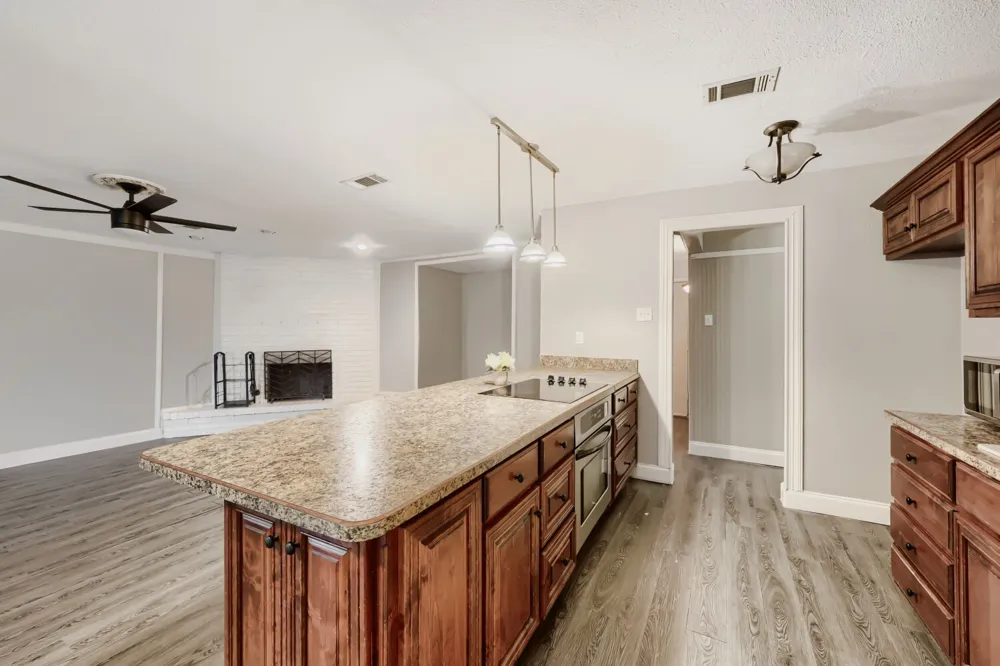 704 Fort Worth Street Mansfield, TX 76063