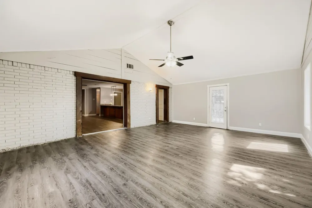 704 Fort Worth Street Mansfield, TX 76063
