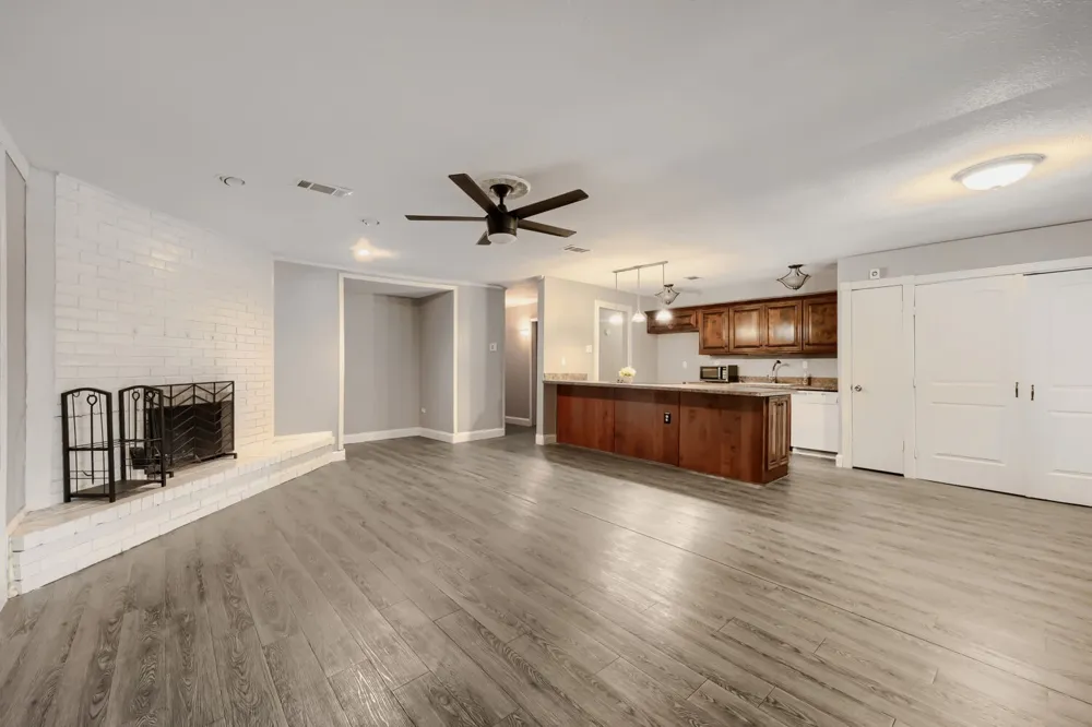704 Fort Worth Street Mansfield, TX 76063