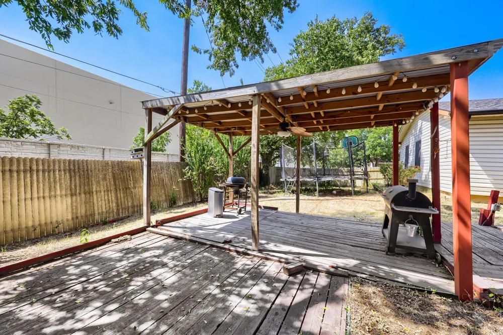 704 Fort Worth Street Mansfield, TX 76063