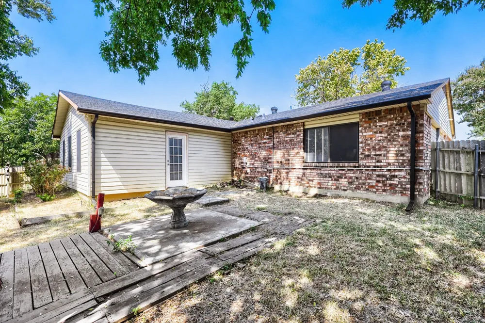 704 Fort Worth Street Mansfield, TX 76063