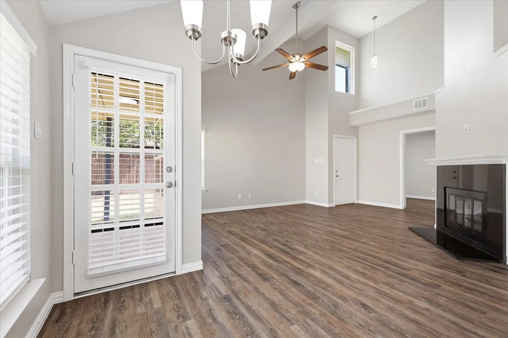 956 Sylvan Creek Drive Lewisville, TX 75067