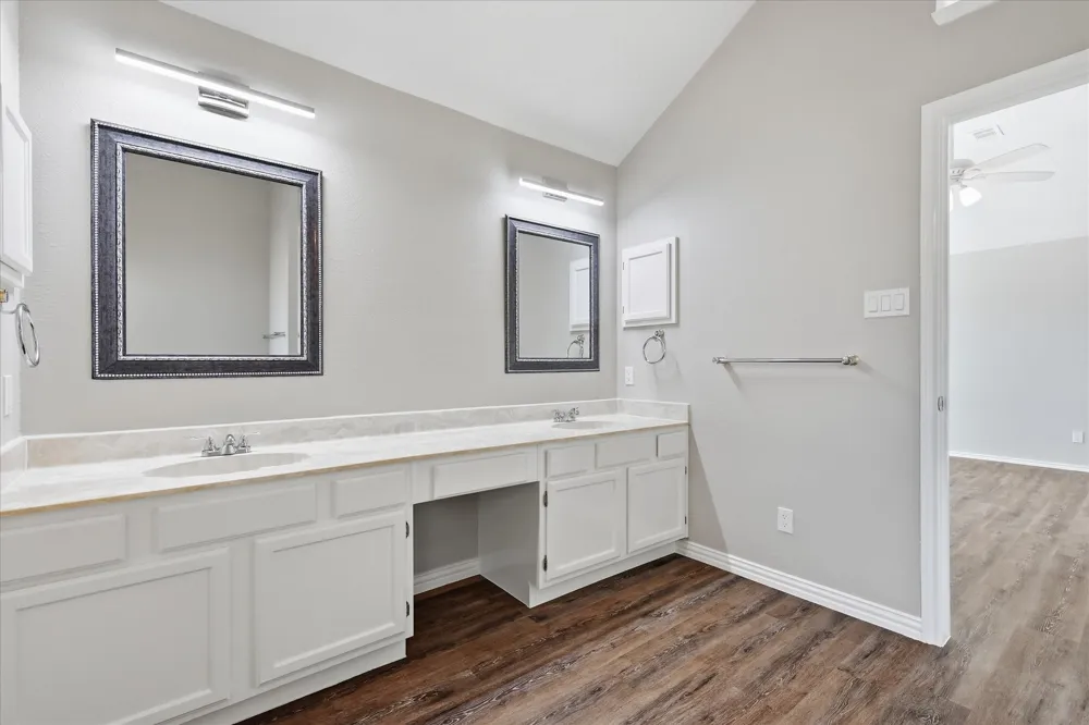 956 Sylvan Creek Drive Lewisville, TX 75067