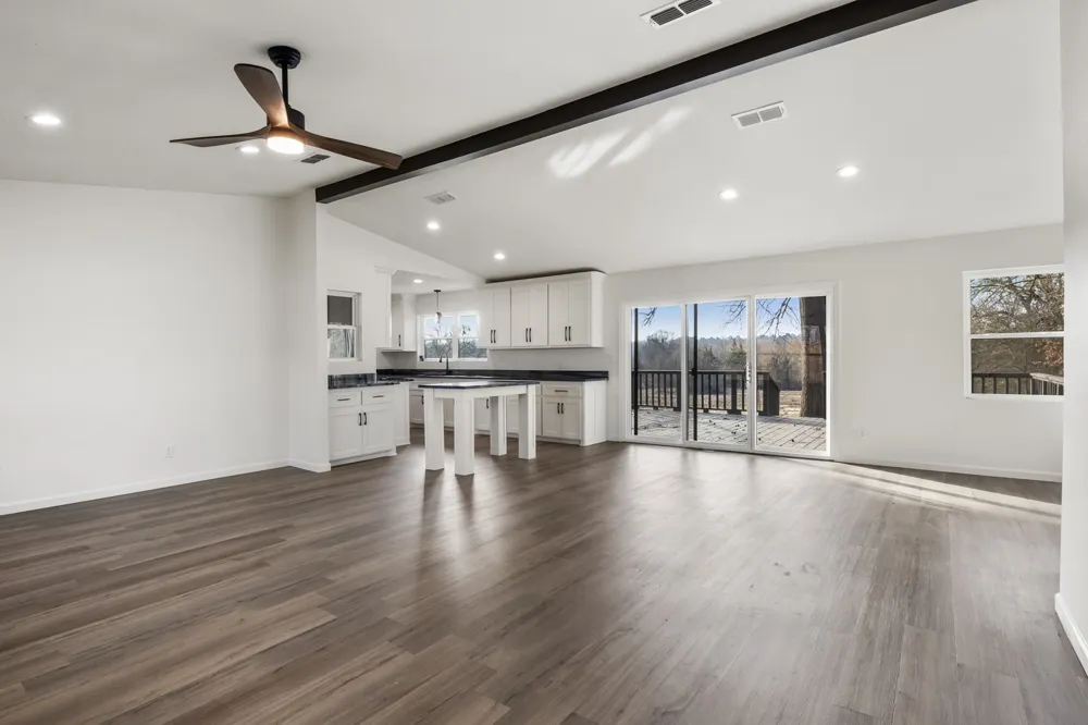 10 County Road 3357 Omaha, TX 75571