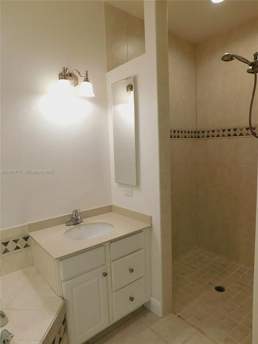 617 SE 7 ST #A Cape Coral, FL 33990