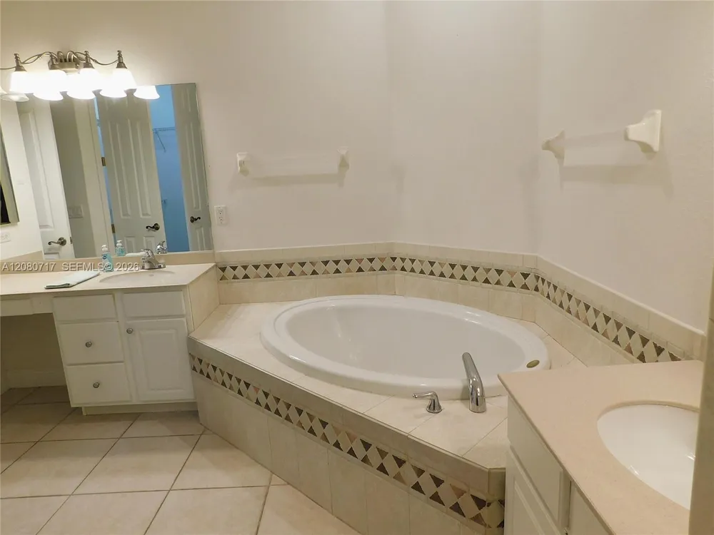 617 SE 7 ST #A Cape Coral, FL 33990