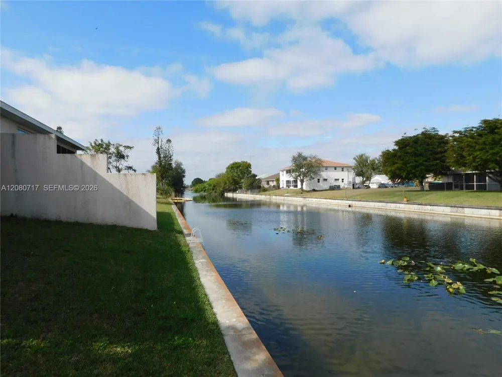 617 SE 7 ST #A Cape Coral, FL 33990