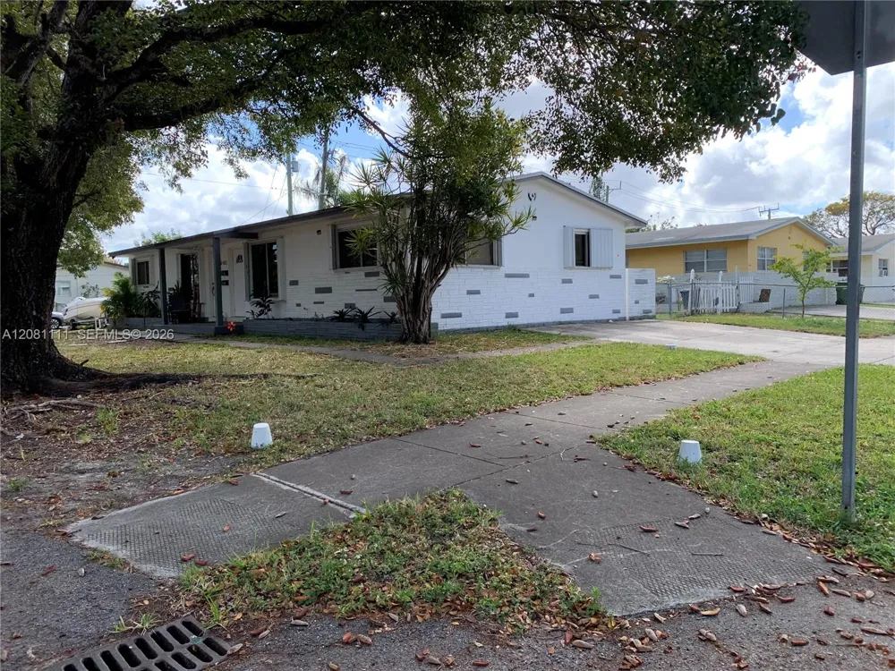401 SW 8th St #A Hallandale Beach, FL 33009