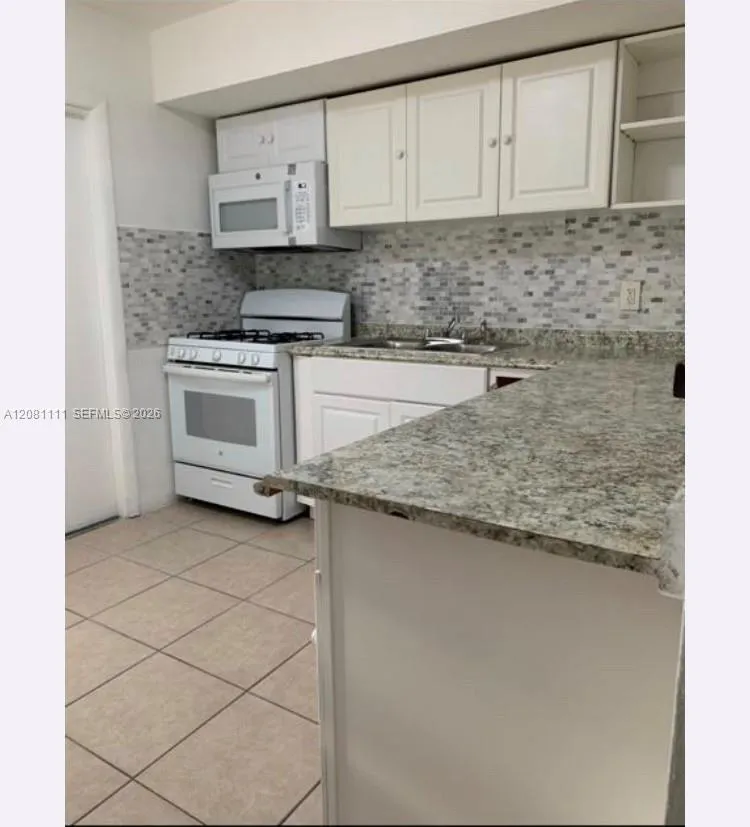 401 SW 8th St #A Hallandale Beach, FL 33009