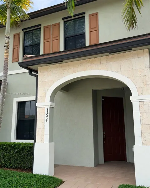 3344 W 105th Ter