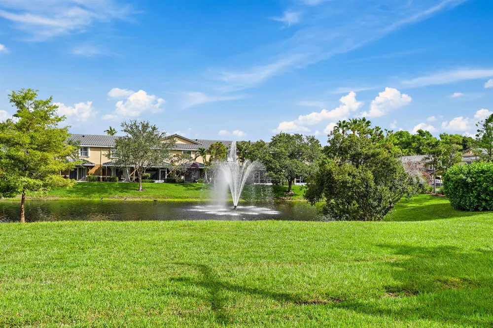 1561 SE Wilshire Place #204 Stuart, FL 34994