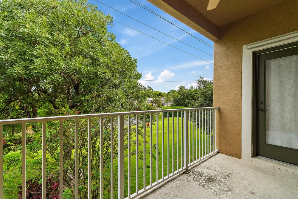 1561 SE Wilshire Place #204 Stuart, FL 34994