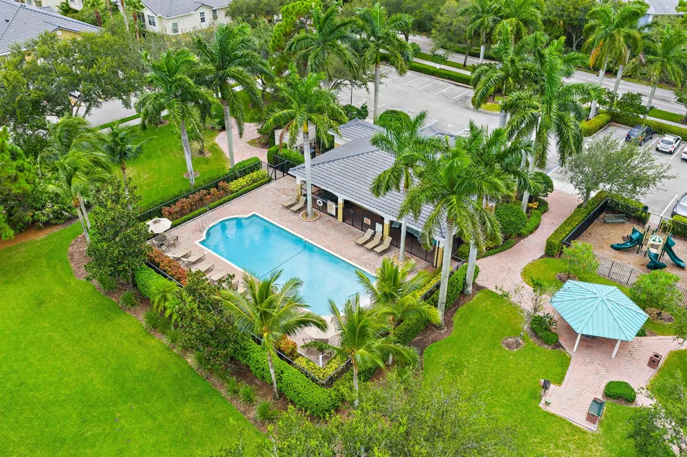 1561 SE Wilshire Place #204 Stuart, FL 34994