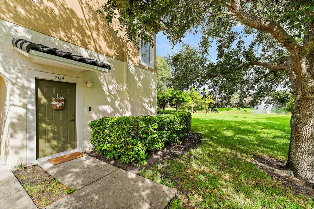 1561 SE Wilshire Place #204 Stuart, FL 34994