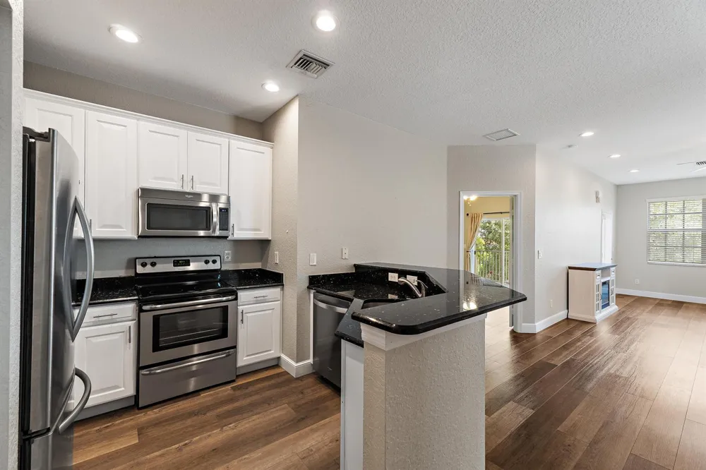 1561 SE Wilshire Place #204 Stuart, FL 34994