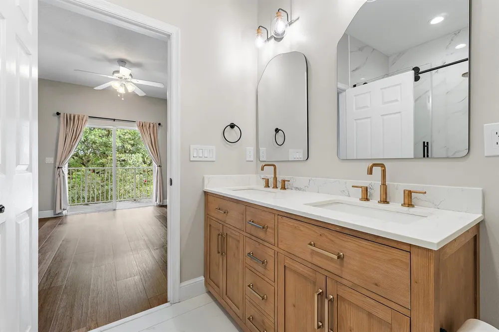 1561 SE Wilshire Place #204 Stuart, FL 34994