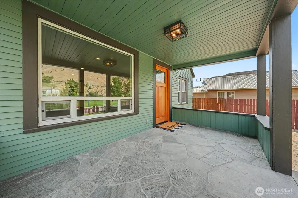 214 Riverside Drive Cashmere, WA 98815