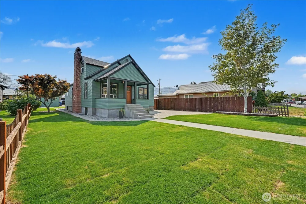 214 Riverside Drive Cashmere, WA 98815