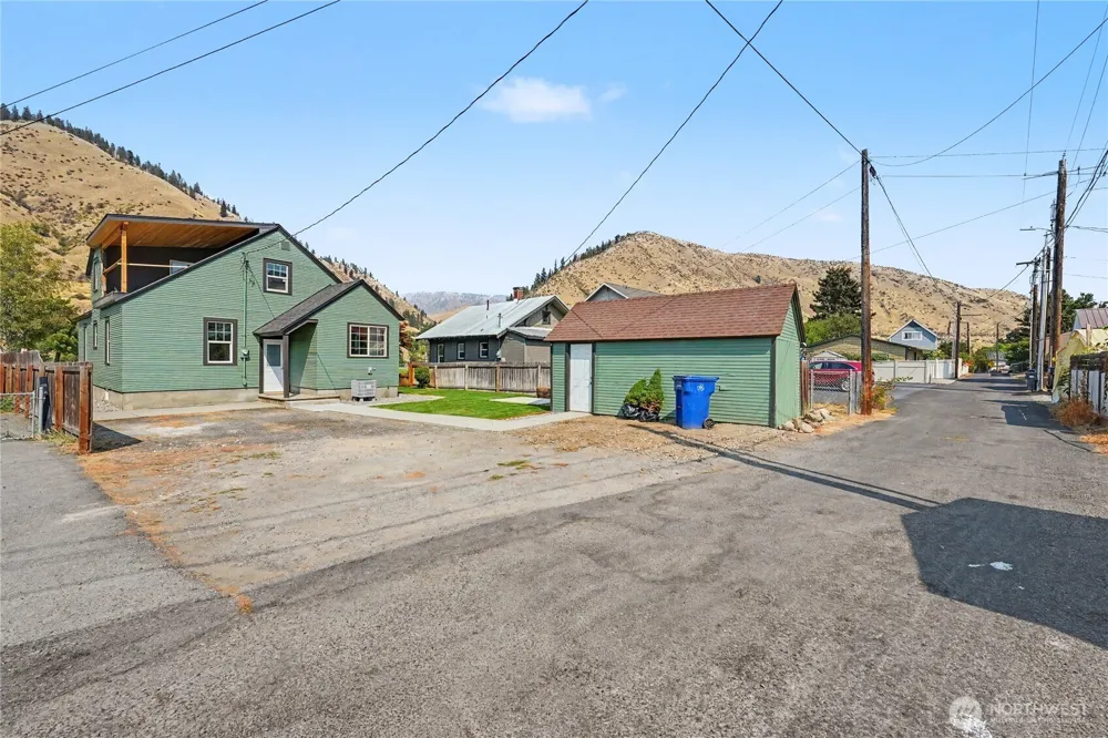 214 Riverside Drive Cashmere, WA 98815