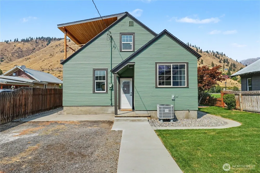 214 Riverside Drive Cashmere, WA 98815