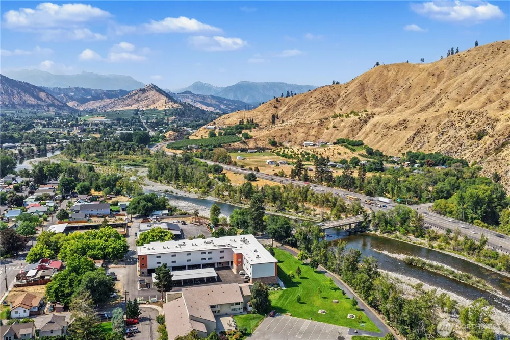 214 Riverside Drive Cashmere, WA 98815