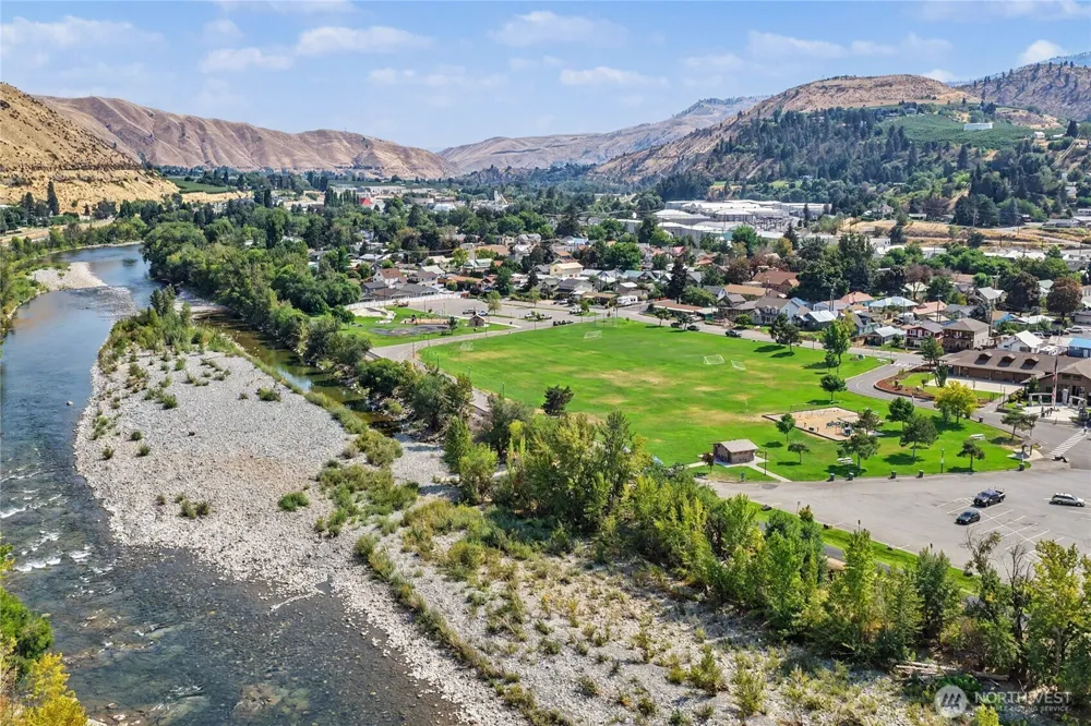 214 Riverside Drive Cashmere, WA 98815