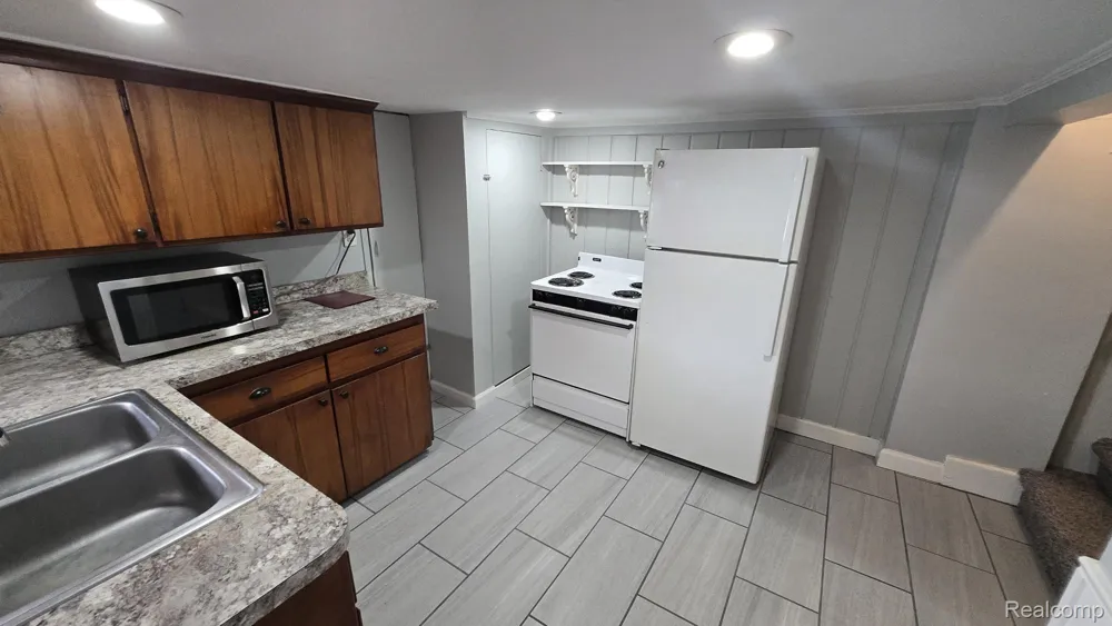 832 FARNSWORTH ROAD #3 White Lake Charter Township, MI 48386