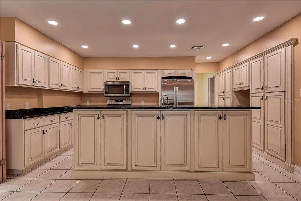 1247 MONTICELLO BOULEVARD St Petersburg, FL 33703