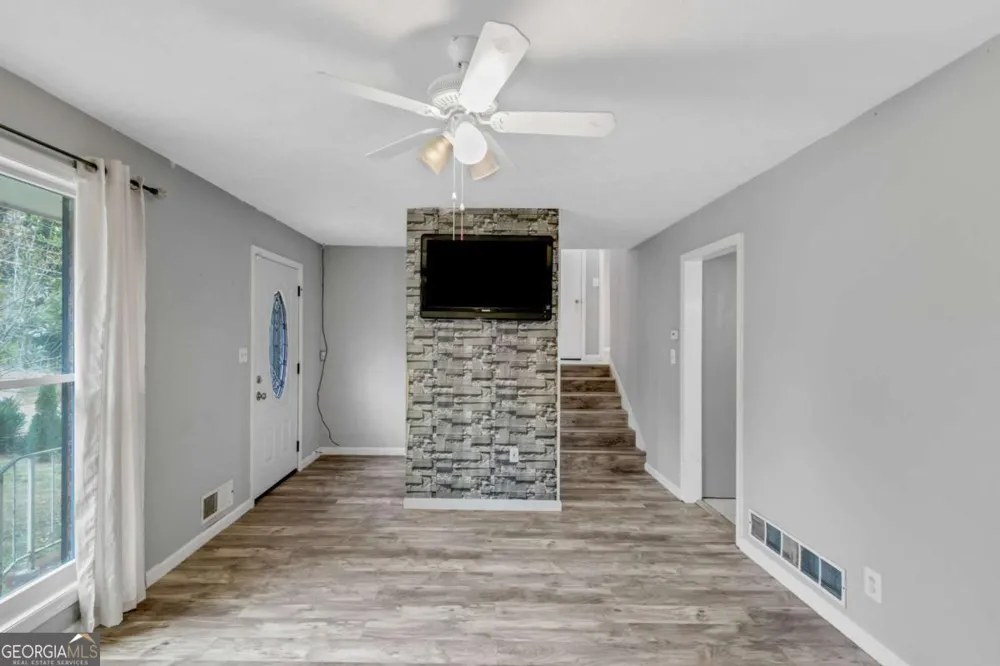 927 Slash Pine RD Forest Park, GA 30297