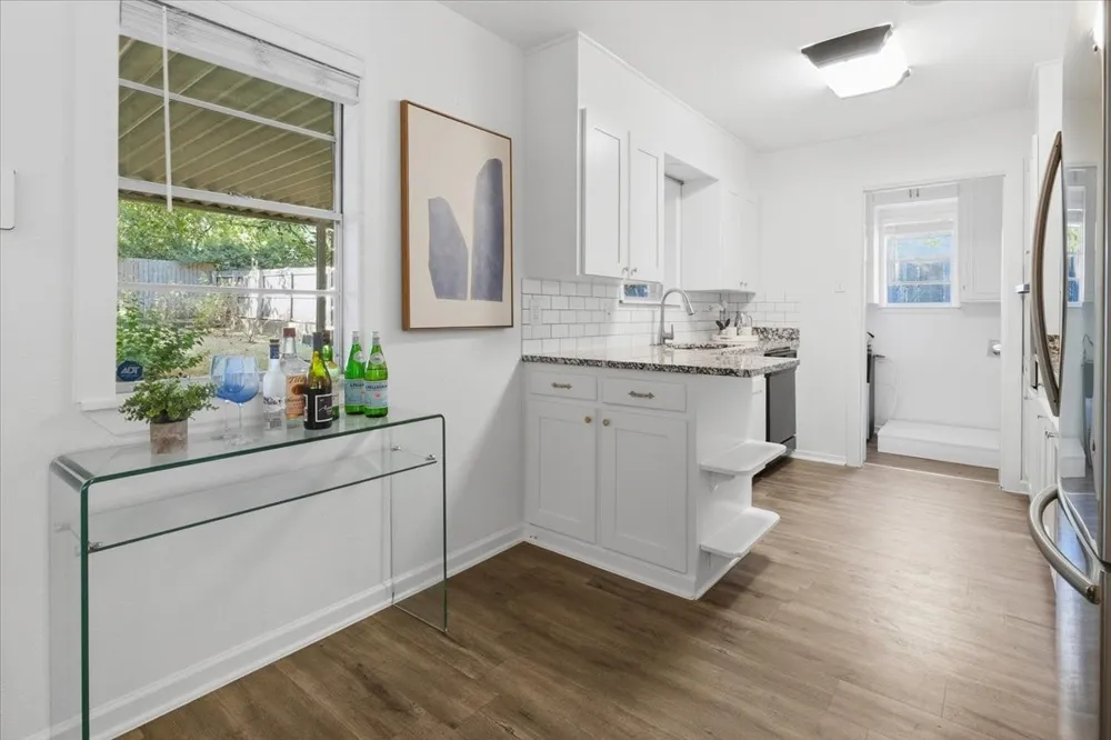 4711 Hope Street River Oaks, TX 76114