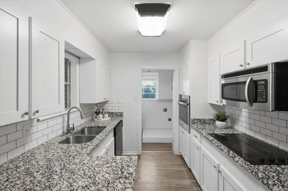4711 Hope Street River Oaks, TX 76114