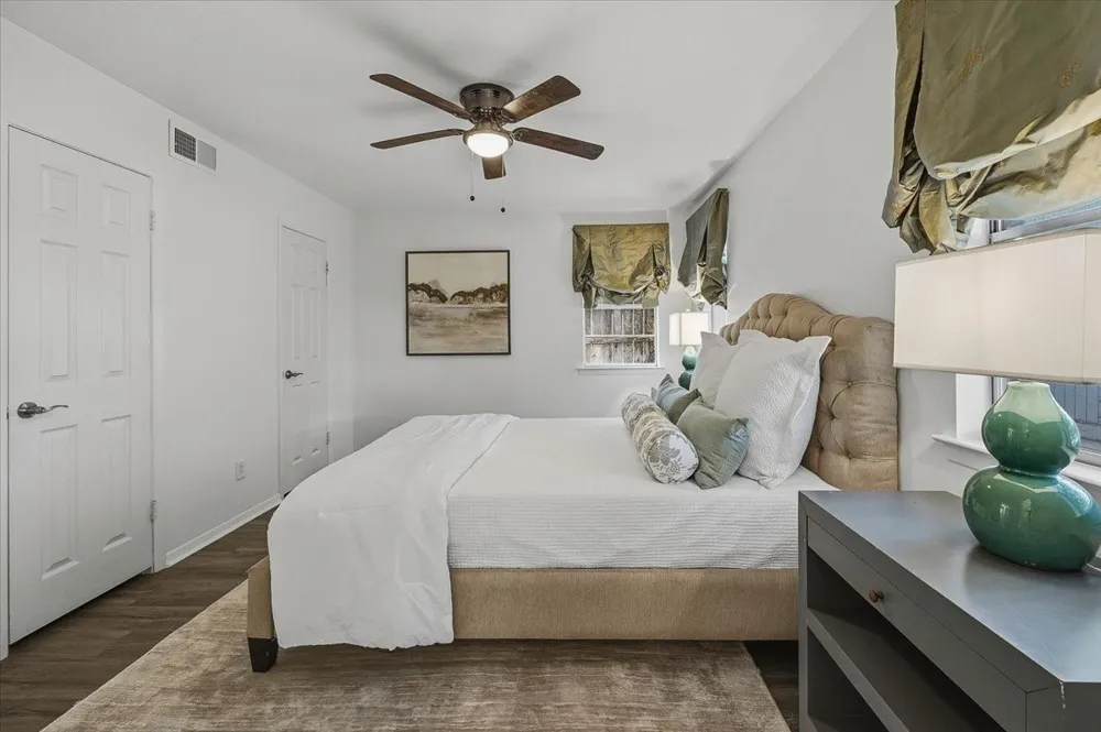 4711 Hope Street River Oaks, TX 76114