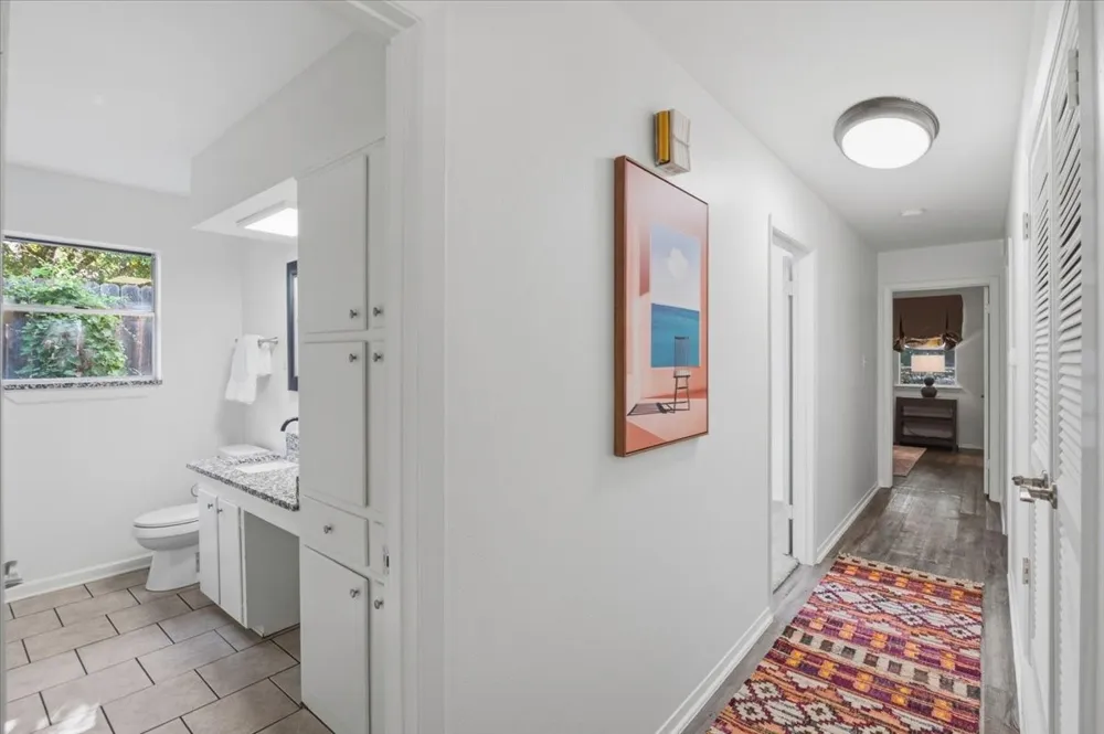 4711 Hope Street River Oaks, TX 76114