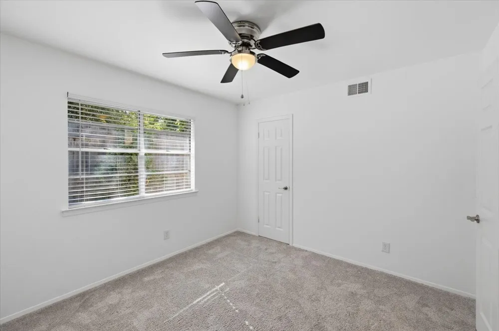 4711 Hope Street River Oaks, TX 76114