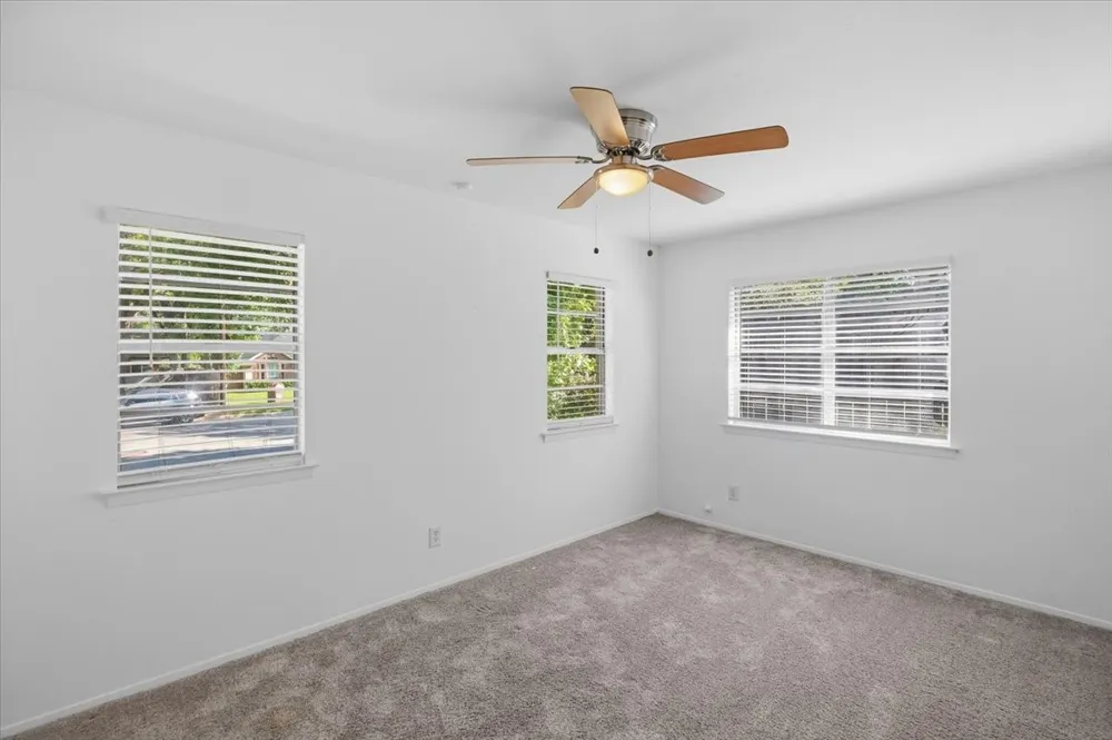 4711 Hope Street River Oaks, TX 76114