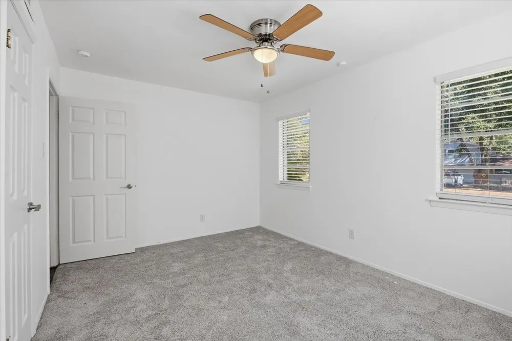4711 Hope Street River Oaks, TX 76114