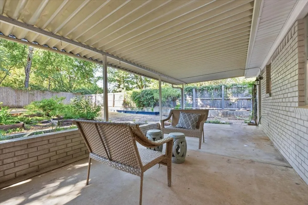 4711 Hope Street River Oaks, TX 76114
