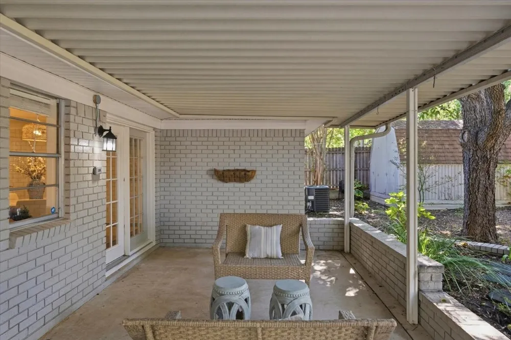 4711 Hope Street River Oaks, TX 76114