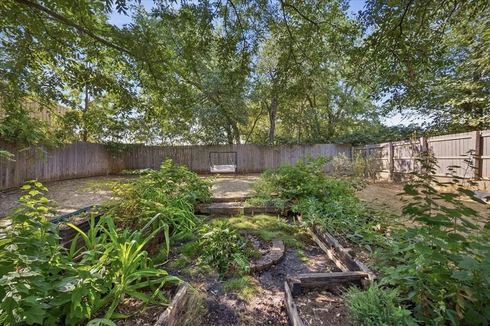 4711 Hope Street River Oaks, TX 76114