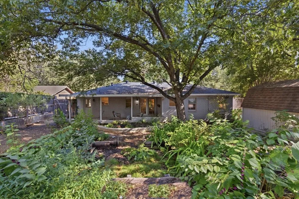 4711 Hope Street River Oaks, TX 76114