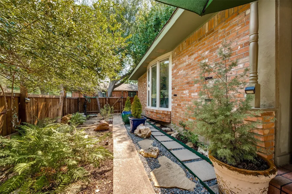 3525 Timberview Road Dallas, TX 75229