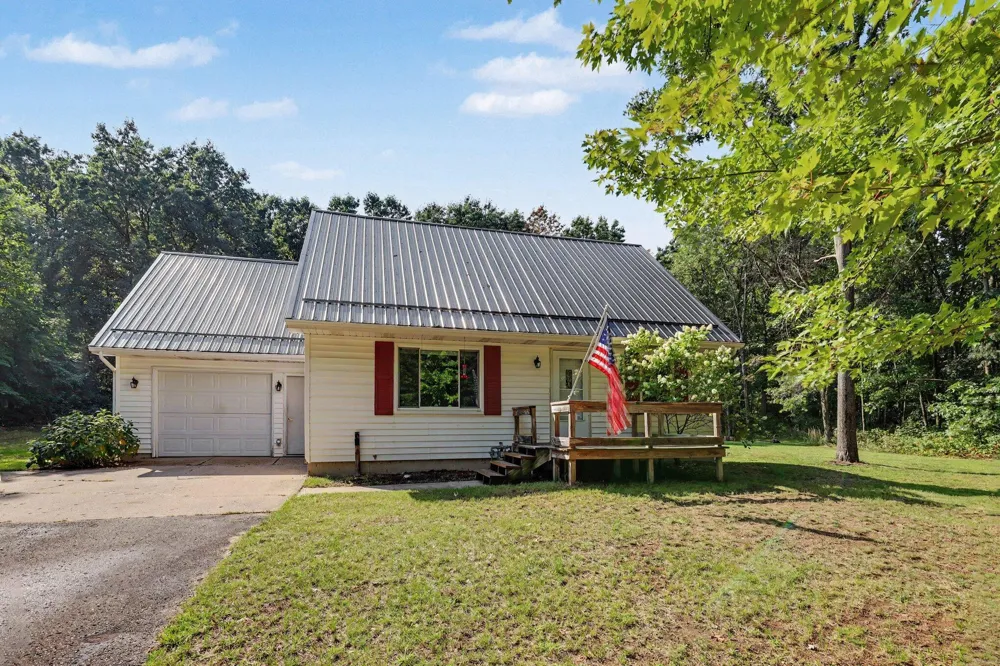 5910 Pine Court Greenville, MI 48838