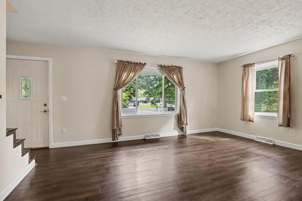 5910 Pine Court Greenville, MI 48838