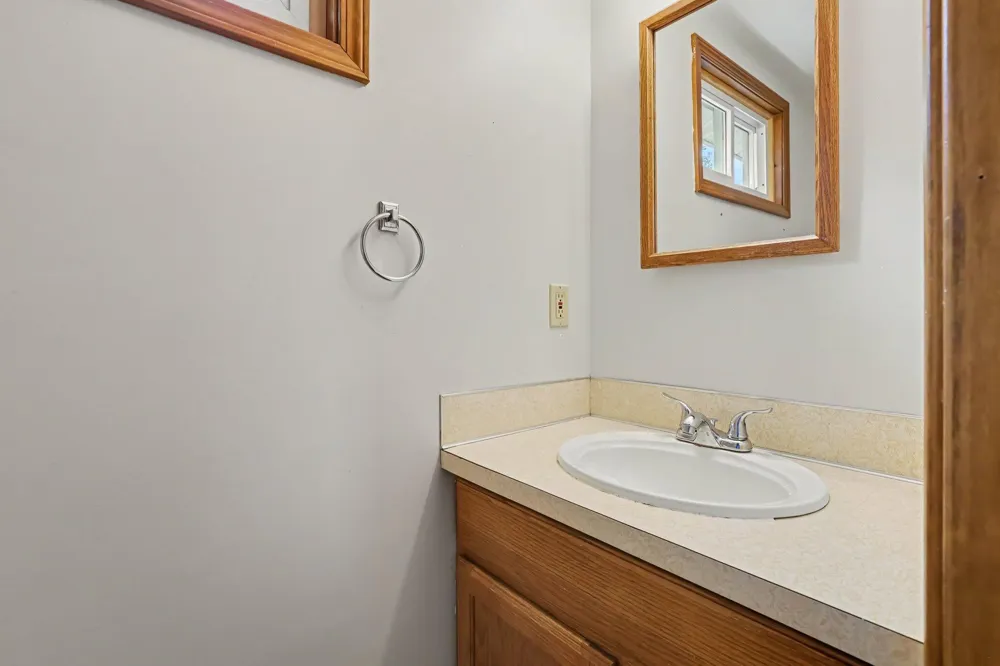 5910 Pine Court Greenville, MI 48838
