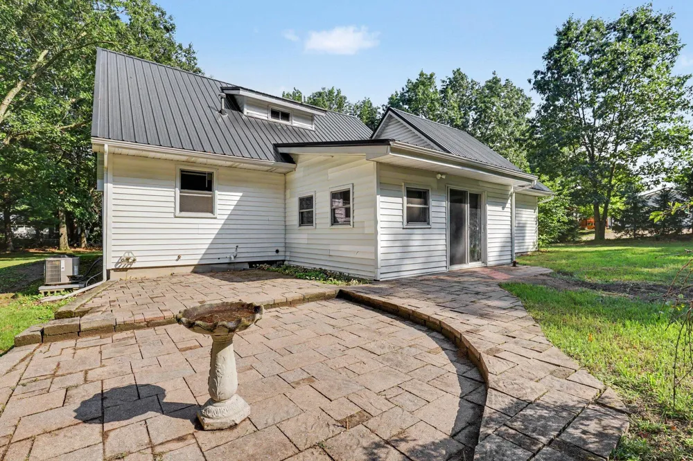 5910 Pine Court Greenville, MI 48838